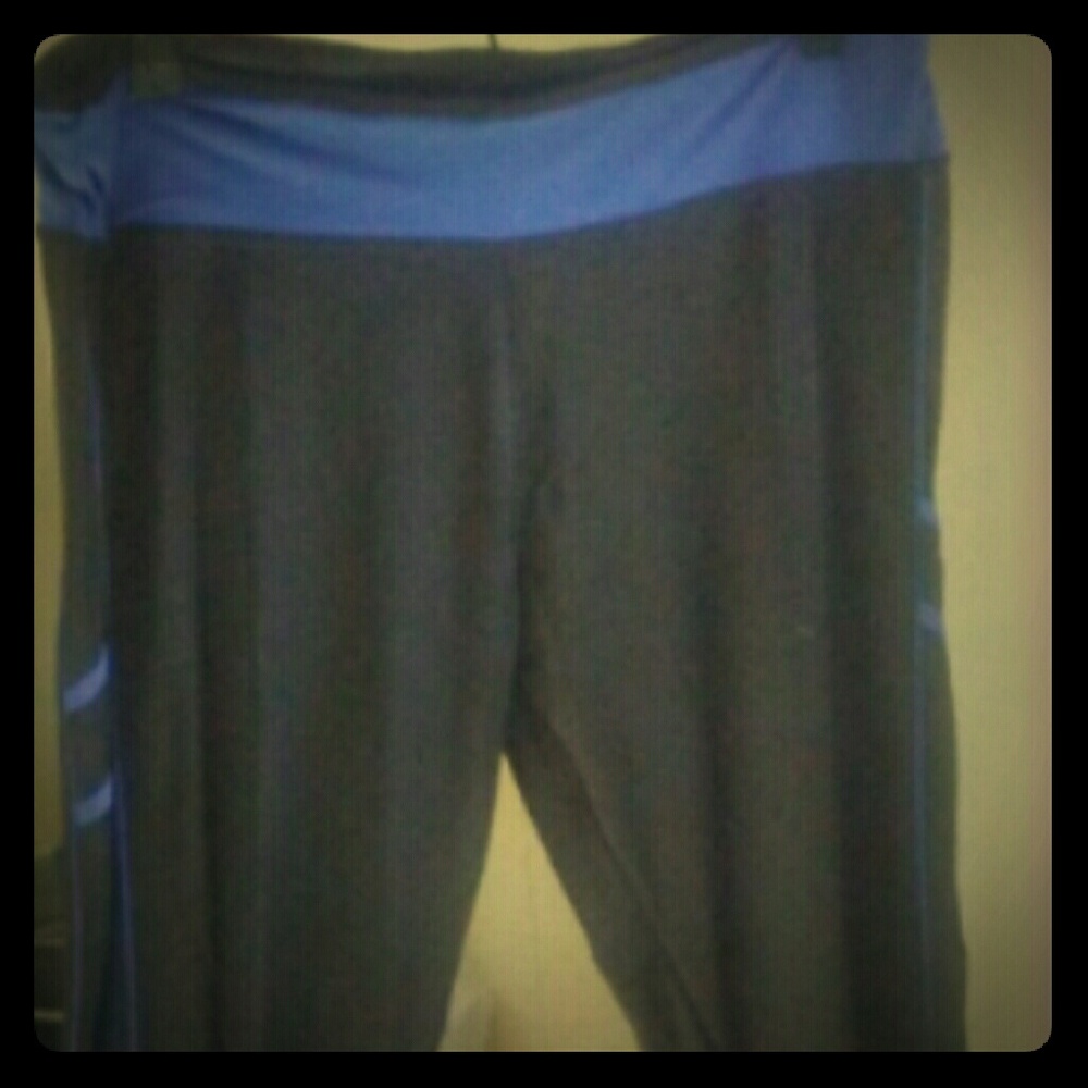 Petite Workout Leggings with Pocket